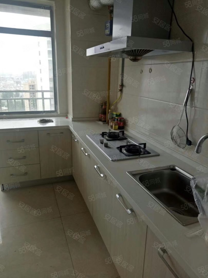 巨人印象小区4室2厅2卫134㎡南45万