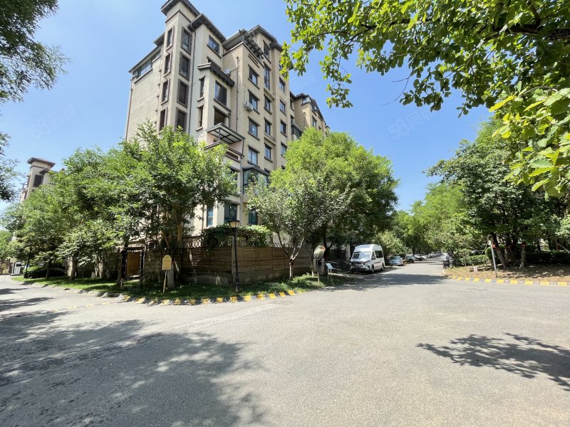 大運河孔雀城(別墅)4室2廳4衛(wèi)216㎡南北138萬