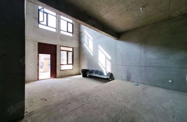 5室2厅 238平 简单装修 满二 盛世天湖 看房方便 有钥