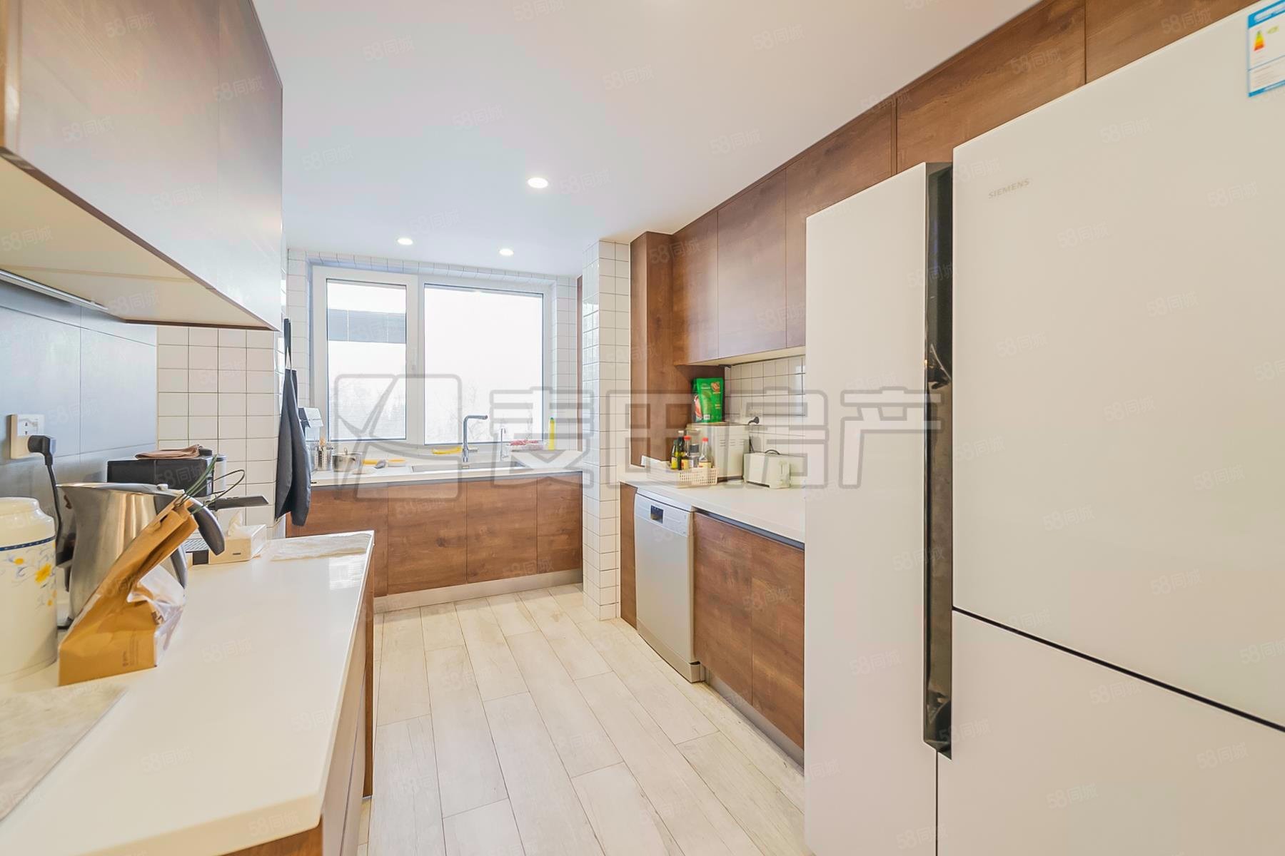 國風上觀4室2廳2衛(wèi)227㎡南北1430萬