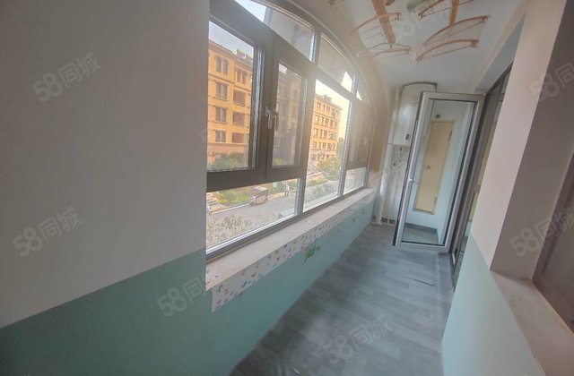 东昌路四室电梯房!东边户,小高层江北水镇!次新房!