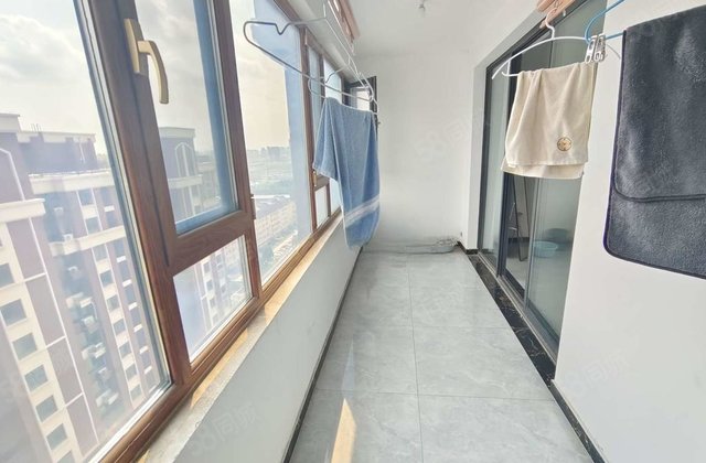 水岸花语二期，三叶草户型三室两卫，带车位，