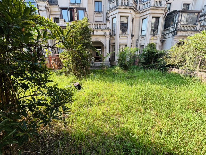 新世界凯旋城(别墅)7室2厅3卫243㎡南北103万