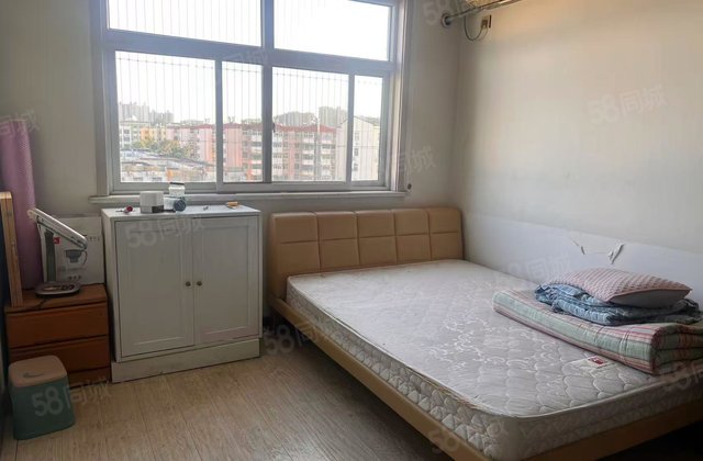 闸口 八中 颐中外国语 老文轩附近 电梯6楼带车位 带储藏室