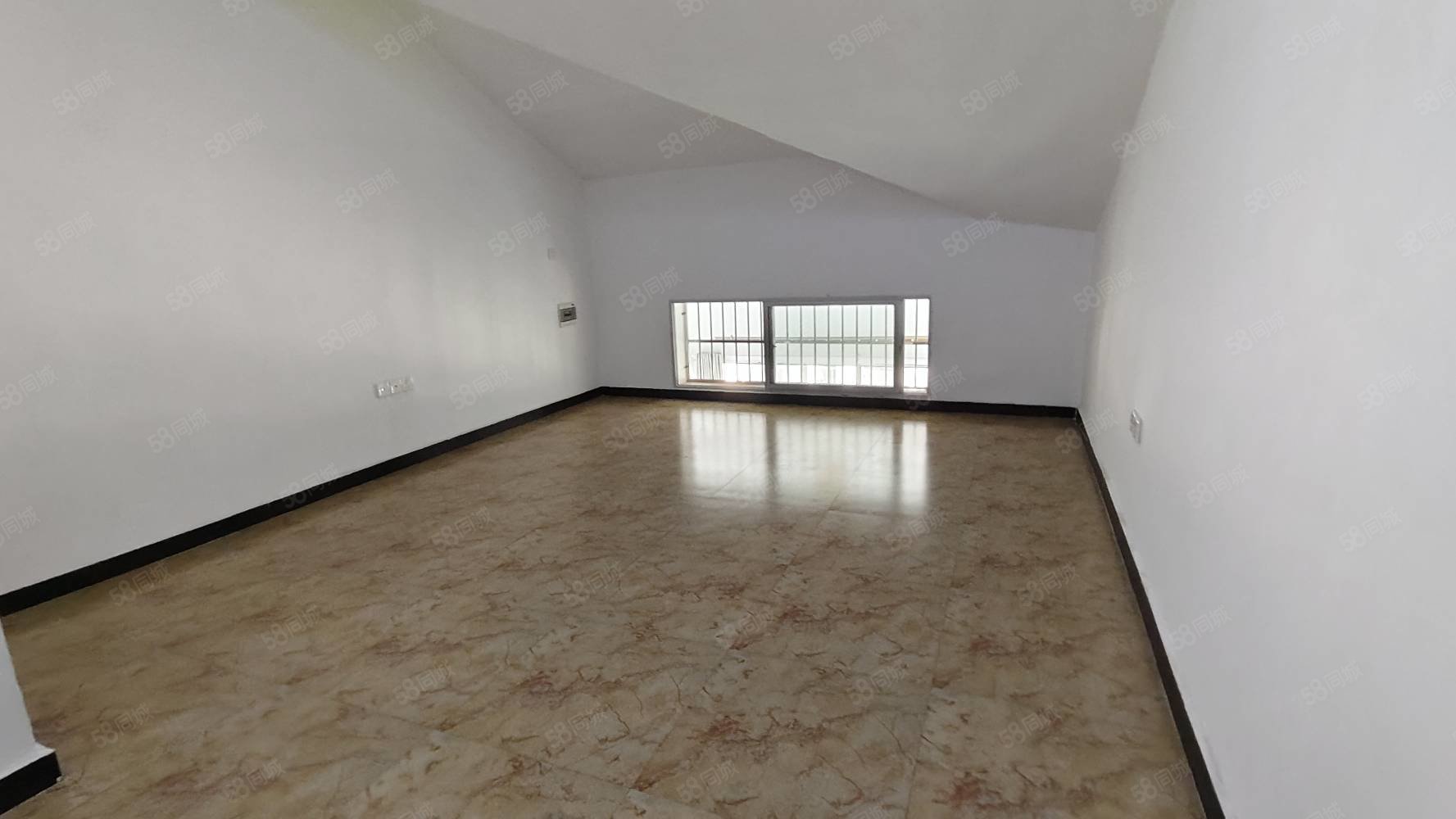 地中海风情7室2厅3卫102.3㎡南北60万