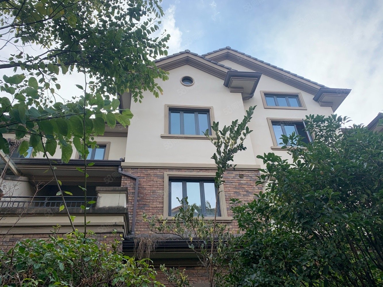 南北花园 三车位 证满 急售,万和华府(别墅)-保山58同城