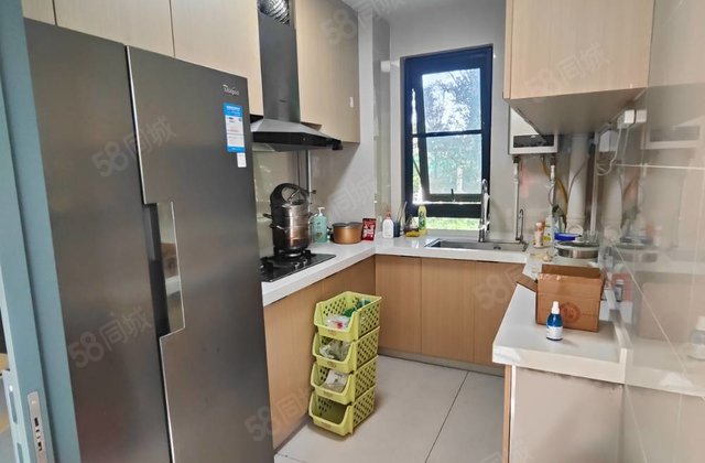 绿城百合新城 一楼带院商圈成熟 双卫生间 三居两卫 南北通透