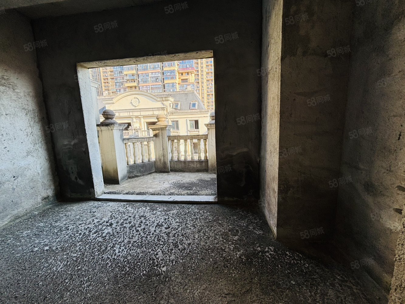 新世界凯旋城(别墅)7室2厅3卫243㎡南北103万