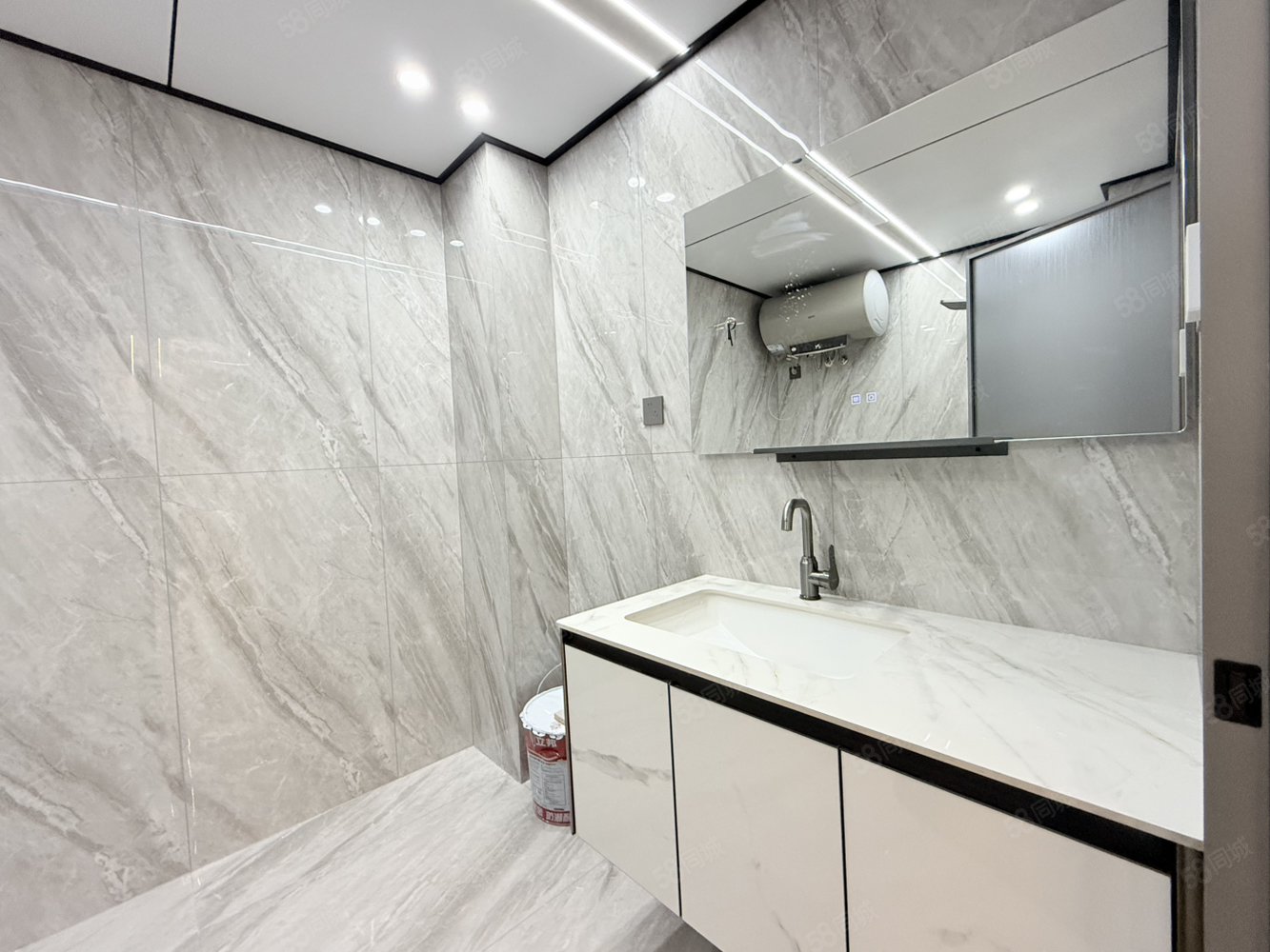 文豪世家3室2厅2卫161㎡南北103万