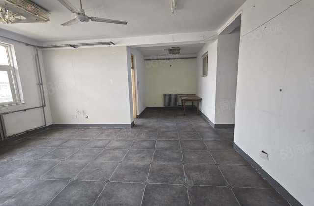 交通便捷 高楼层视野好 医疗配套成熟 刚需小三居 正南朝向