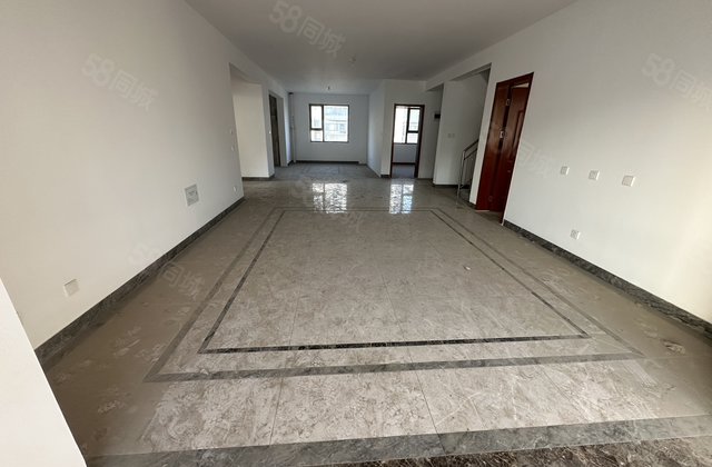 时代中通电梯复式洋房带露台六个卧室四卫南北通透 视野无遮挡