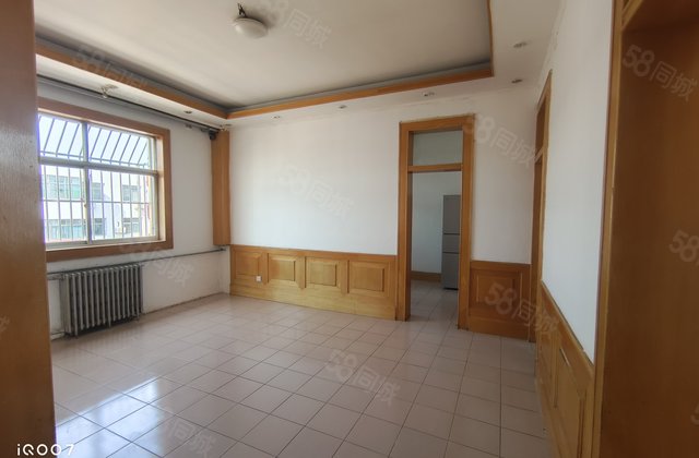 三中家属院 三室两厅  有钥匙 停车方便 价格可议