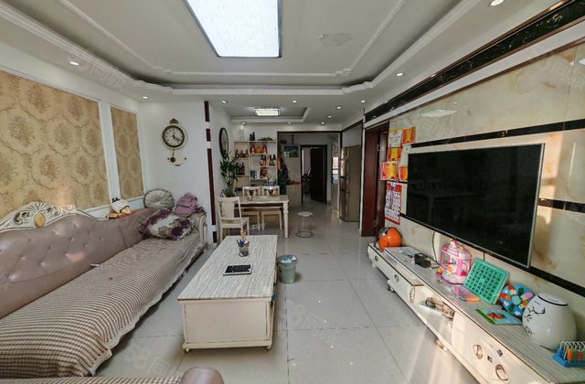 东边户，送储藏室免大税，急售，精装修三居室，四中郁光。