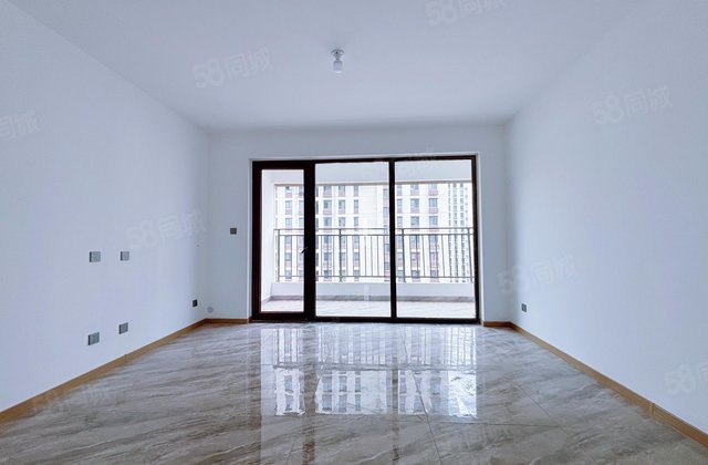 学府印象 孩子走路     实验邻居 带车位储藏室 精装交付