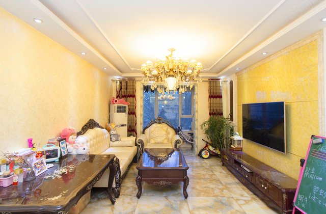 汇丰国际住宅小区3室2厅142㎡140万二手房图片