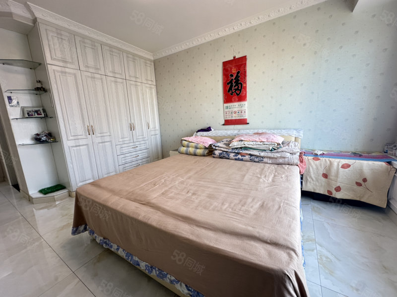 万达华府2室1厅2卫107㎡南北75万