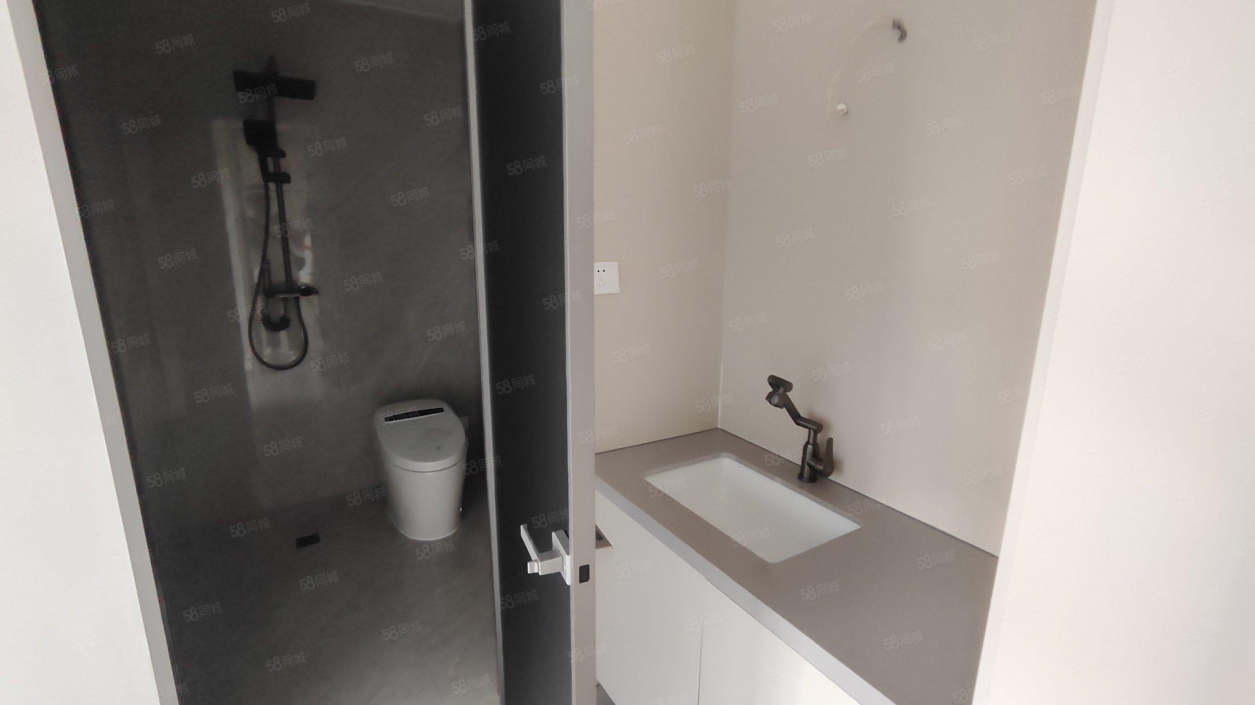 书香门第3室2厅2卫128.45㎡东58万