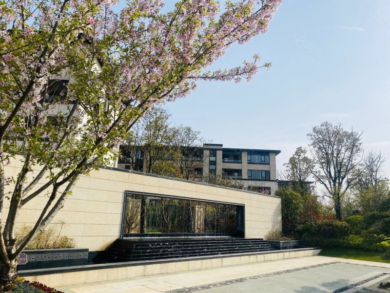 明发阅山悦府2室2厅2卫208.41㎡南北536万