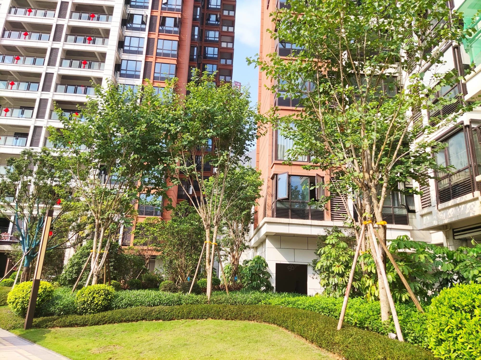 19楼东方尊府南北通透18万首付毛坯现房送车位家电