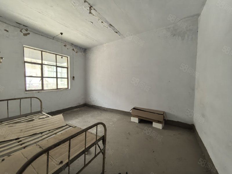 建设路158号小区4室3厅1卫190㎡南北26.8万
