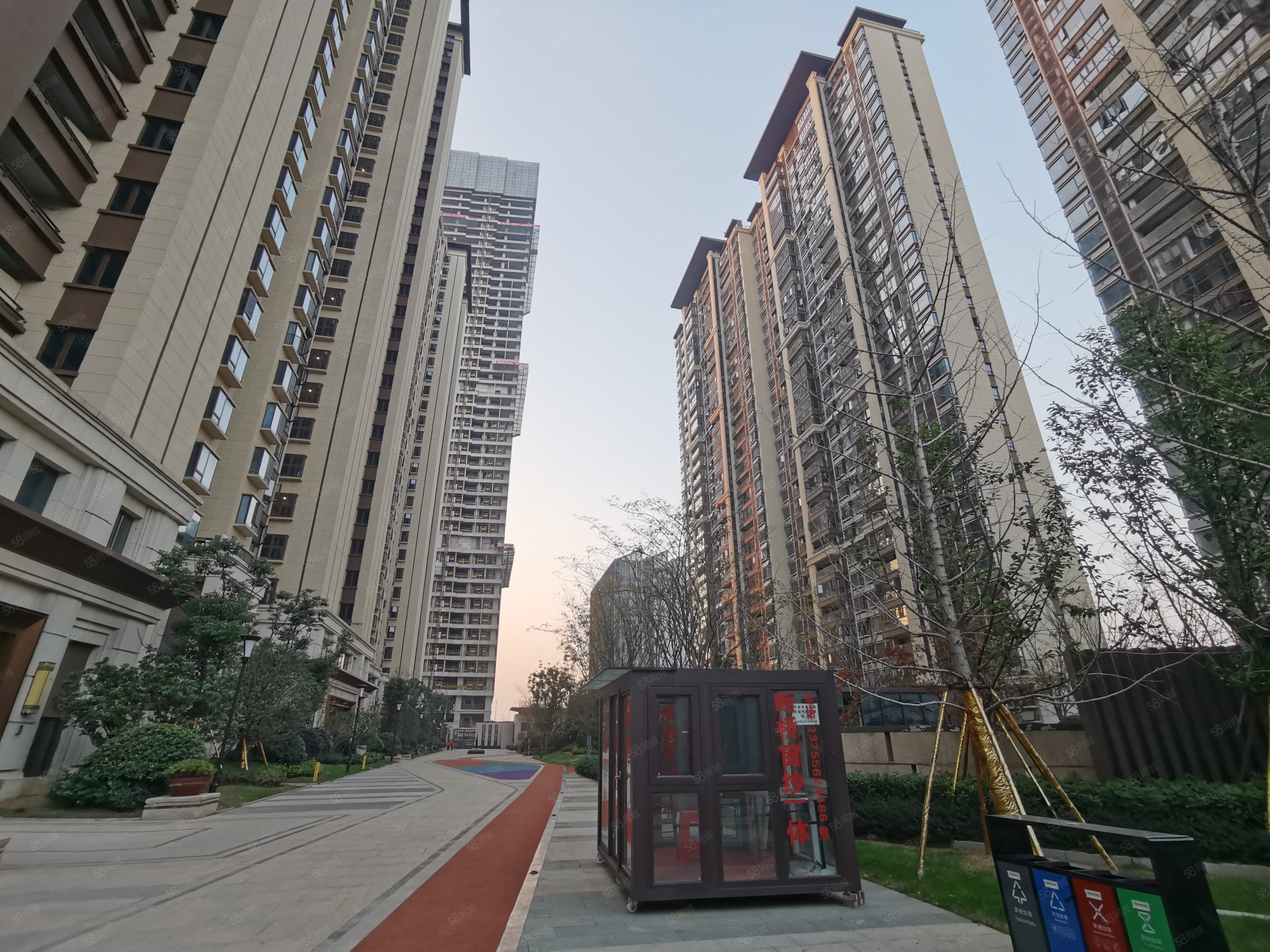 绿地朝阳中心品质江景通透精装大三房