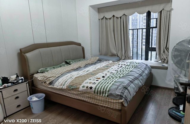 滨江金茂悦4室2厅108.33㎡135万二手房图片