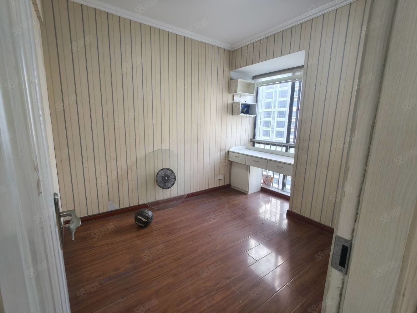 奥林清华3室2厅1卫124㎡南北63万