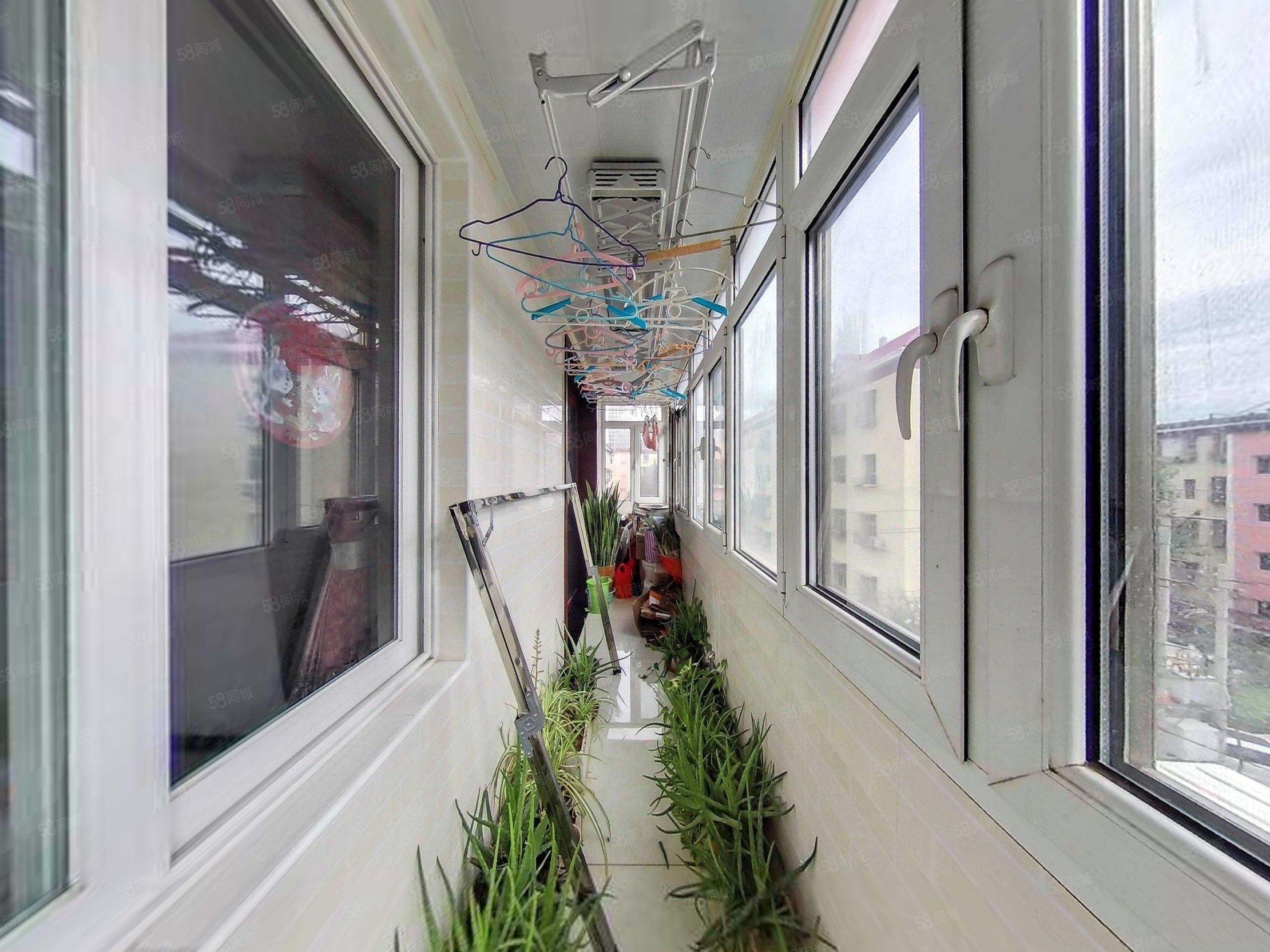 劇場東街社區(qū)2室1廳1衛(wèi)95.64㎡南北220萬