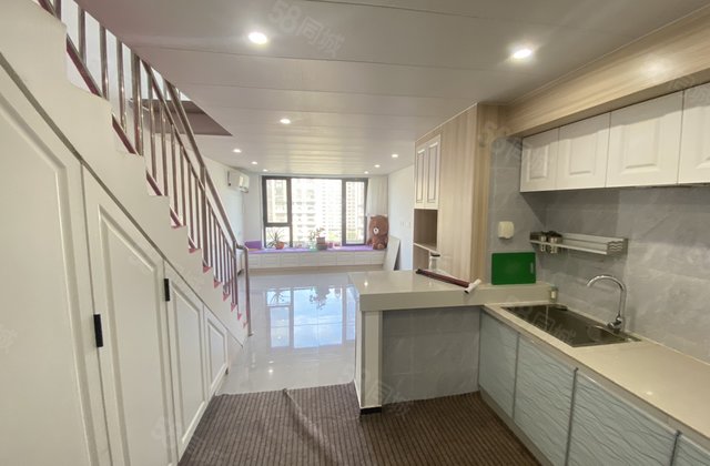 精装修 挑空loft 带露台 河景房 买房比租房合适！可按揭