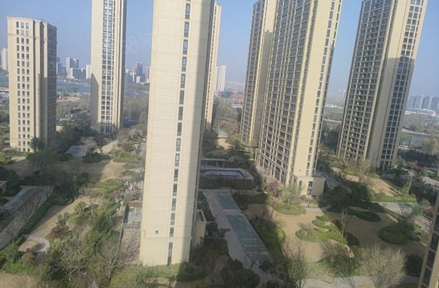 诚信出售，一梯一户，观景中间楼层