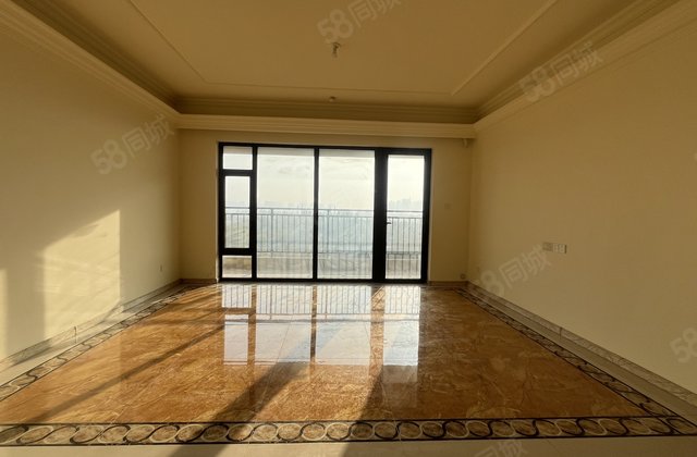 滨河大道！二中！碧桂园翡丽湾！东边户！4室！带车位！免大税！