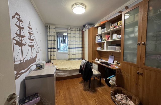 中间楼层采光好 楼龄新 出行方便 南北通透 商业配套齐全