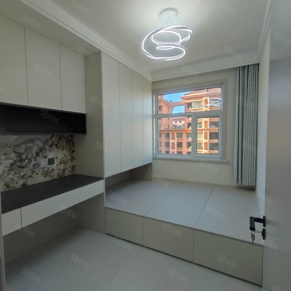 万泰城上城3室2厅1卫110㎡南北75.8万