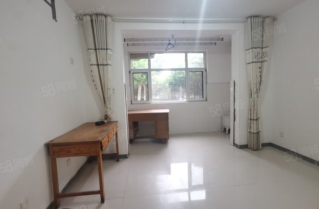 花园路 水晶丽城一楼2室边户 房龄新小区环境好 带储藏室