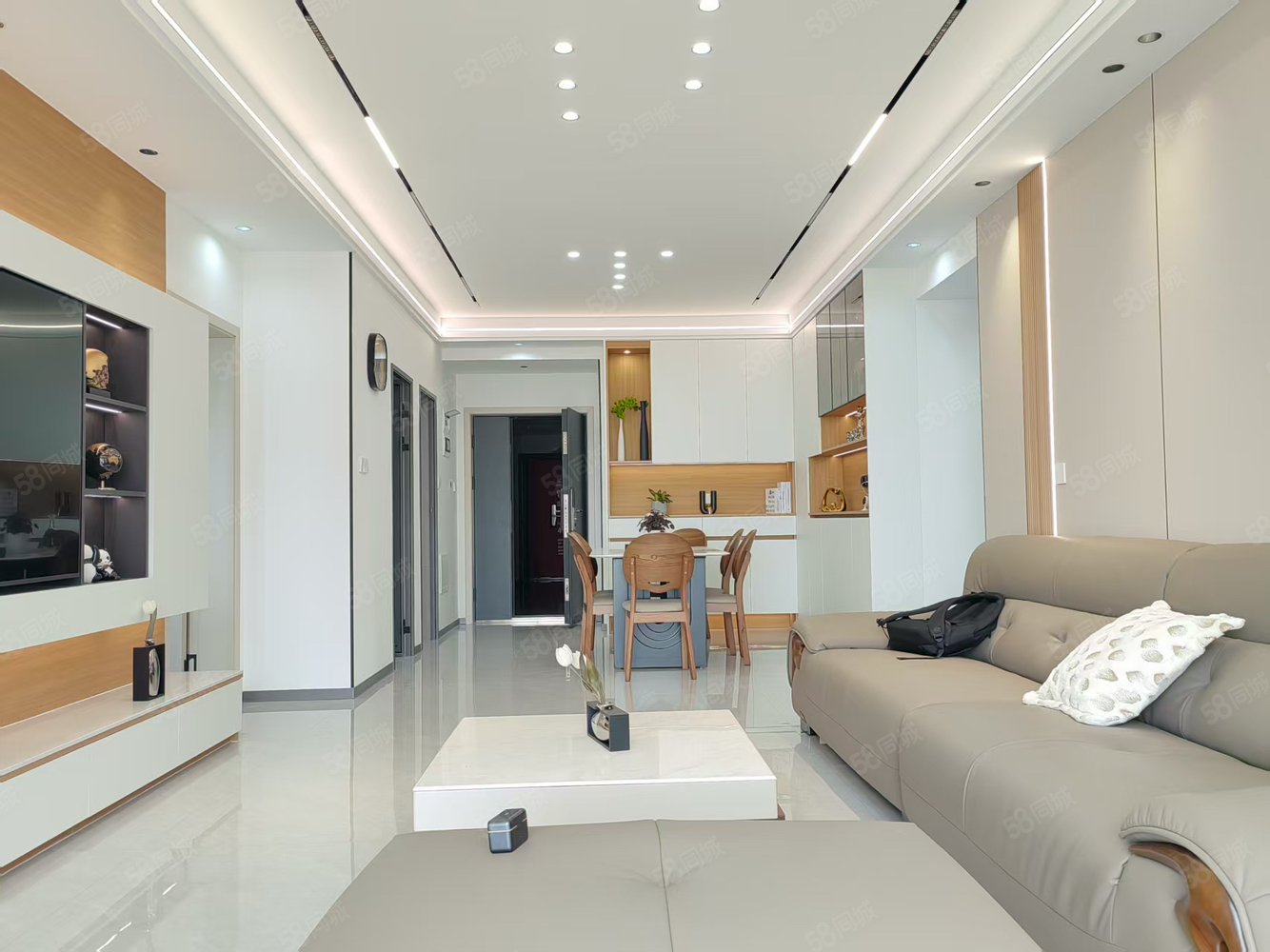 航旅和润居4室2厅2卫126㎡北79.8万