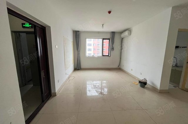 先锋翡丽湾，诚心出售，三室两厅一卫，停车方便