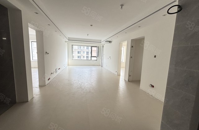 百合旁莲湖湾，带车位好楼层三叶草户型南北通透