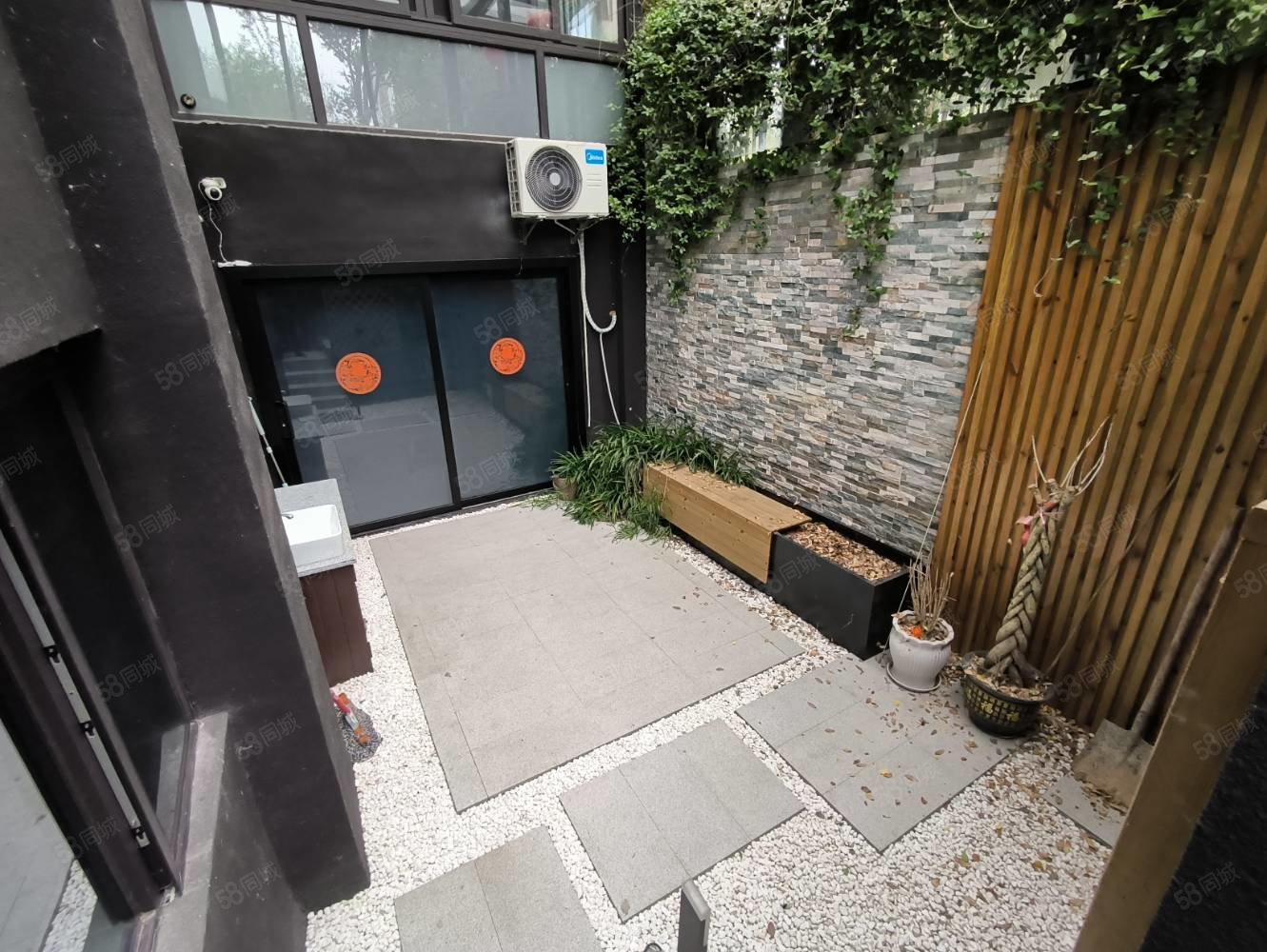 港中旅公元6室2厅3卫230㎡南北196万