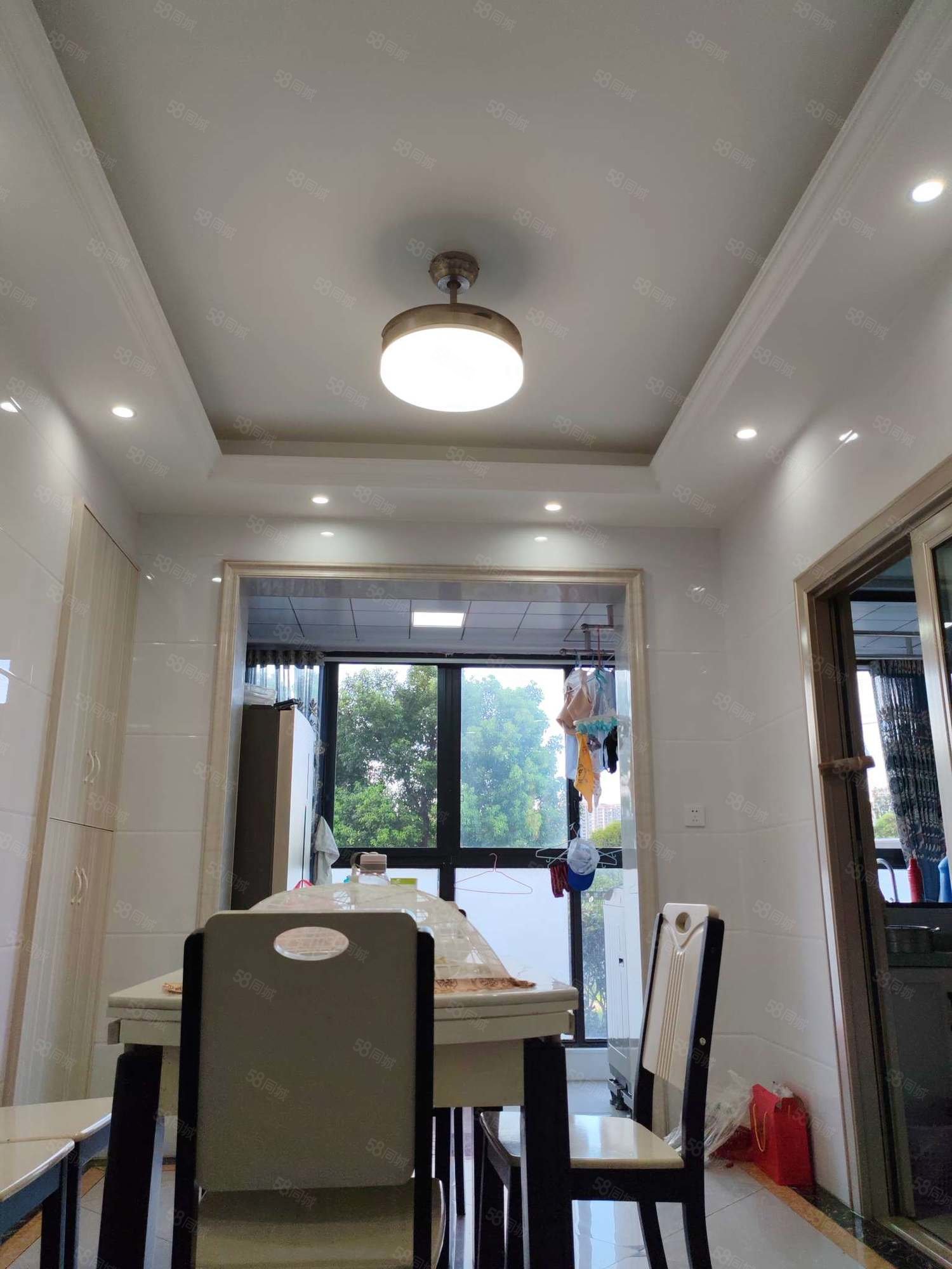 东湖花苑3室2厅2卫118㎡南北92万