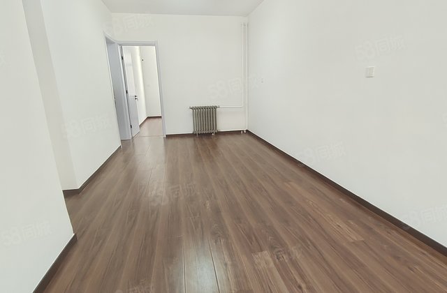 文轩八中 对过 外国语附近 四室 1楼带院子 精装修  免大