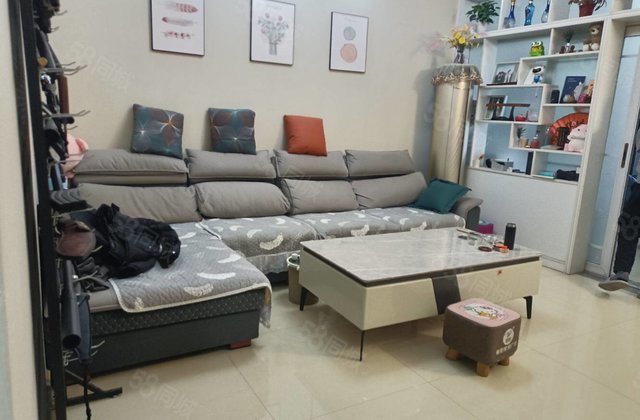 急售万达附近  莲湖花园 精装修婚房  基本未住带储藏室车位