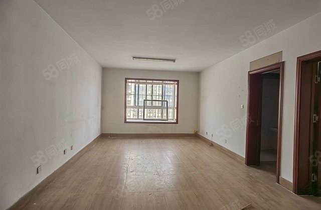 不带车位75万带车位80万 送储藏室 有证免大税 看房有钥匙