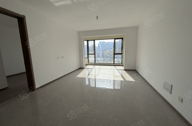 新出房源城市玖玺，一实验三叶草，赠车储，低层方正户型，采光好