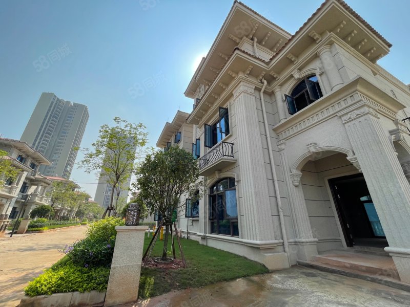 玉林碧桂园6室2厅4卫255㎡南北220万