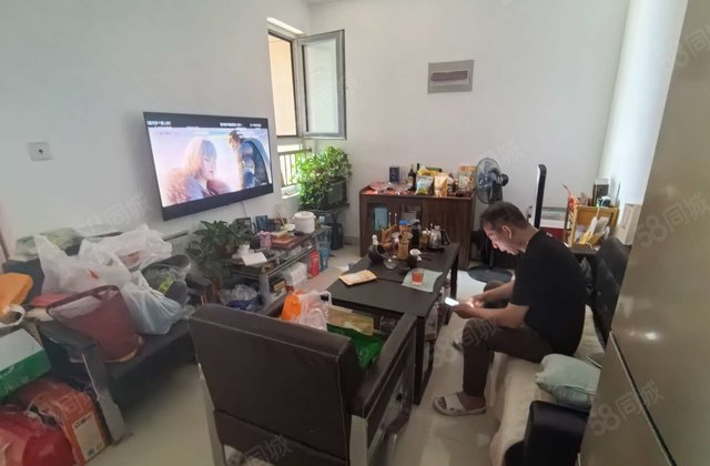 振兴路妇幼保健院附近电梯好楼层，诚心出售，看房子方便有钥匙。