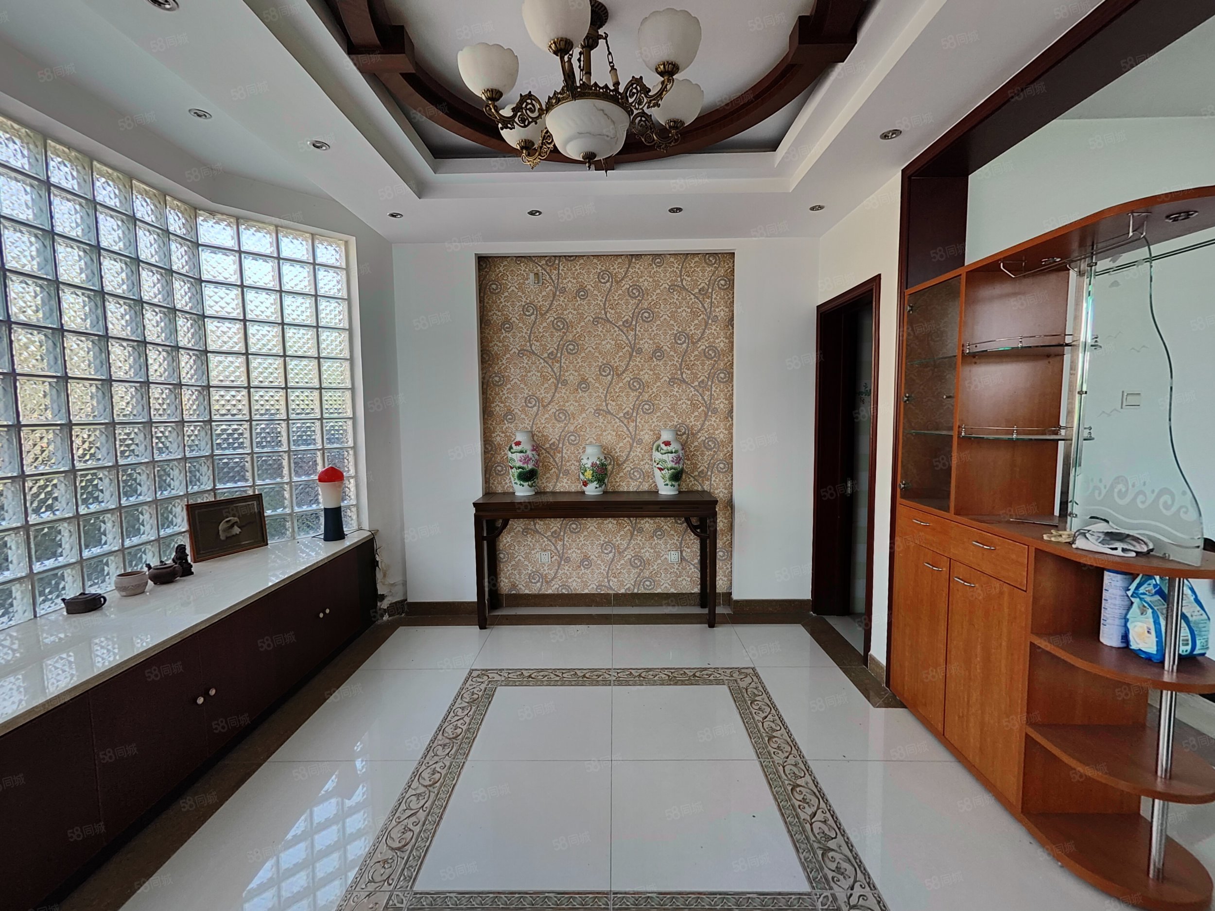 鴻翔花園(別墅)6室4廳5衛(wèi)320.15㎡南北780萬