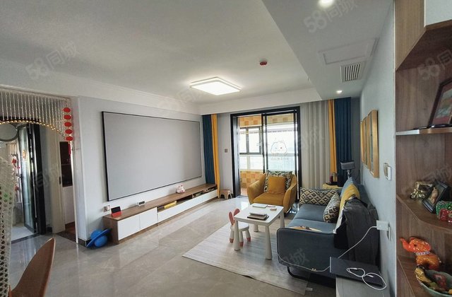 新上，精装三居，边户送车位。双阳台，阿尔卡迪亚