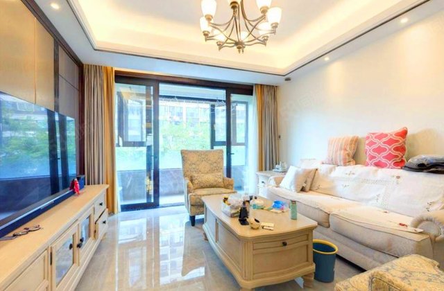 蓝光雍锦世家4室2厅145.5㎡390万二手房图片