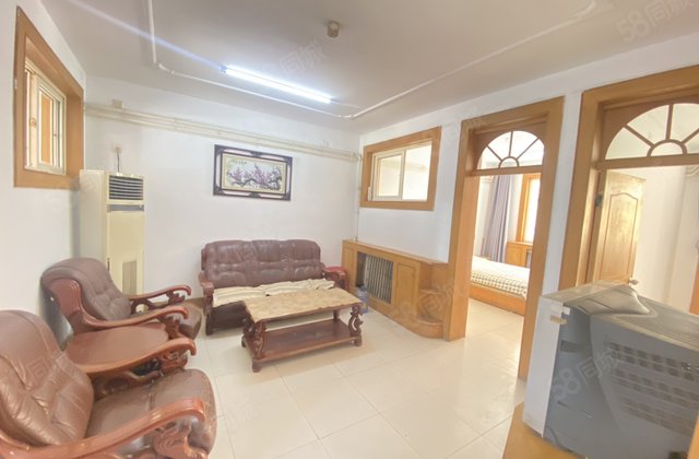 兴华路  ，东昌中学，外运公司家属院，一楼，停车方便 急售