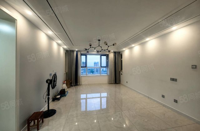 月季公园对过华建好楼层东边户带车位储免大税可按揭贷款随时看房